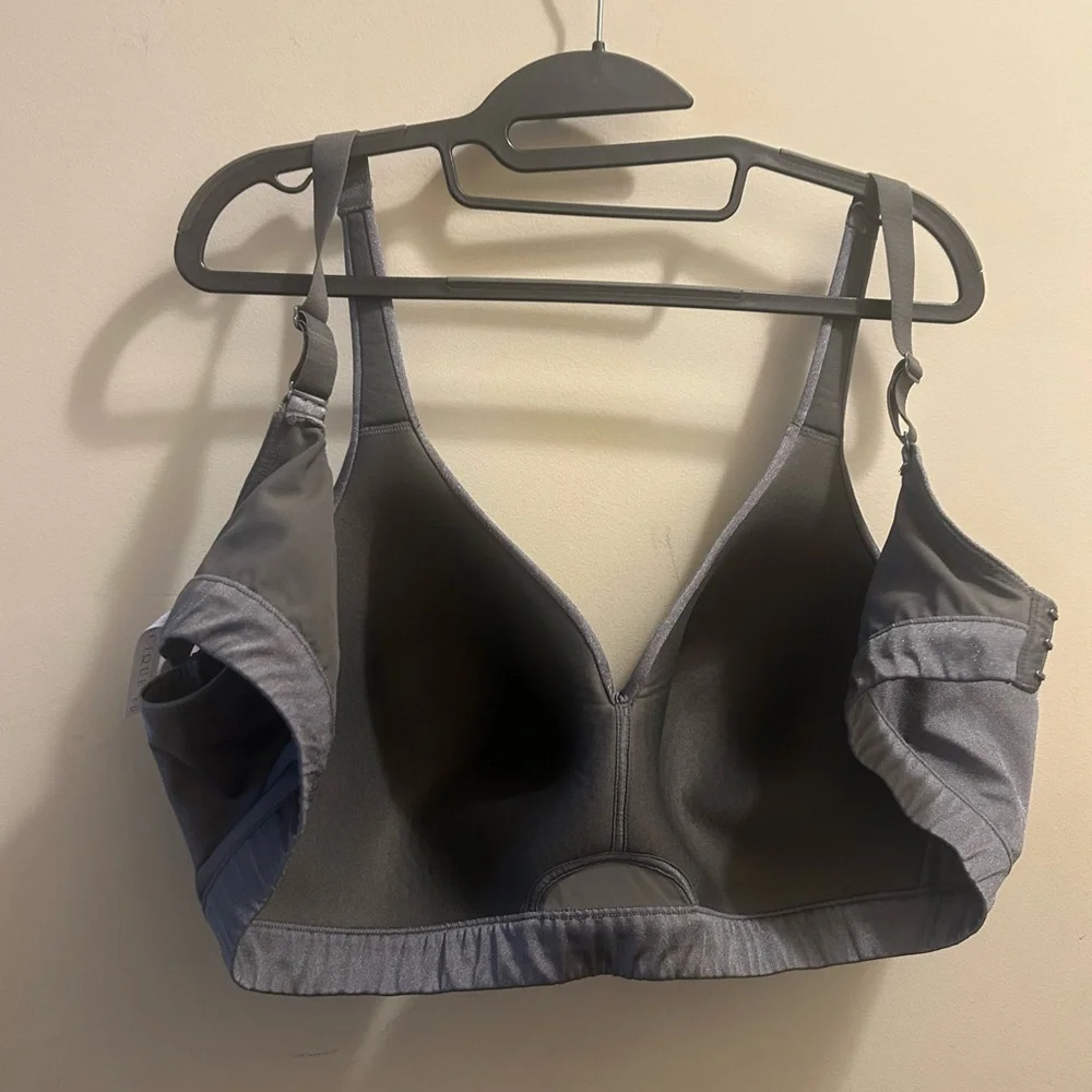 Lane Bryant- Cacique Women's Gray Satin Bra. Lightly Lined, No wire. Size 46C - Picture 3 of 7